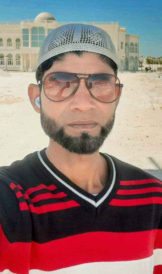 স্বার্থের পৃথিবীতে পাশে কেউ থাকে না আজীবন 
ভালো কেউ বাসেনা কোনো দিন ফুরিয়ে গেলে শেষ প্রয়োজন