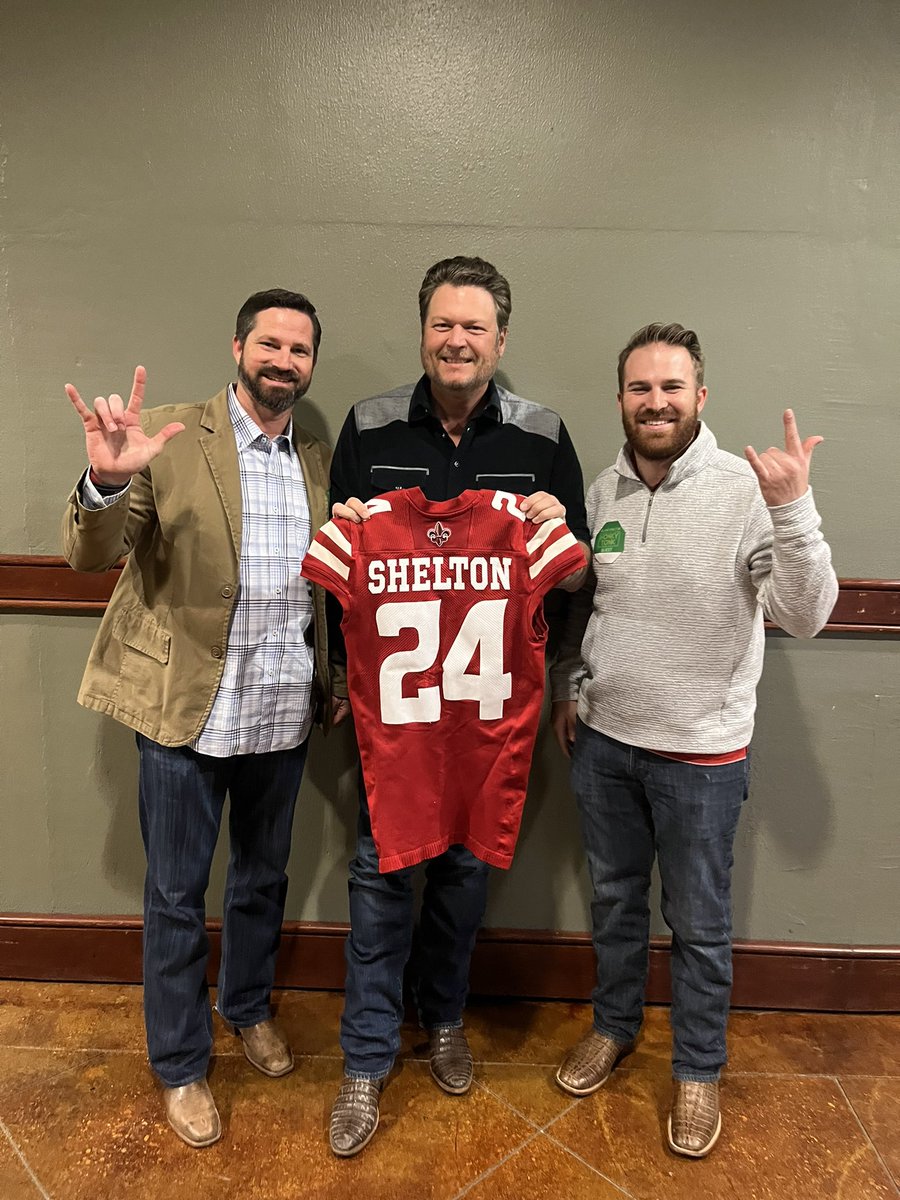 Happy Friday Cajun Nation!! Yall help us welcome the newest member of the #cULture 🤟‼️@blakeshelton