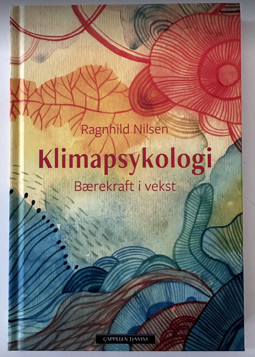 ISNynna's tweet photo. Pod 27: Rikinger kan holde på med det der klimaet, jeg har ikke overskudd. Møt klimapsykologen og multikunstneren Ragnhild Nilsen #LøgneneVåre #DetHelligeiNaturen #Tanghåndklær  #BærekraftiVekst #FireMAGNETER #Traumer #Barndom #Silke #Håp #Bønn https://t.co/74V8rcvDgE https://t.co/oyXNeUpEvZ