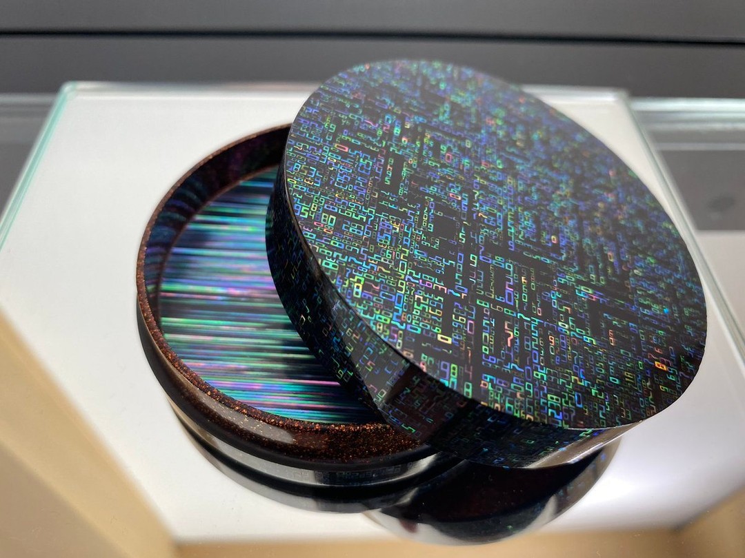 螺鈿細工アート マトリックス螺鈿と呼ばれている螺鈿の作品。 （金沢美術工芸大での