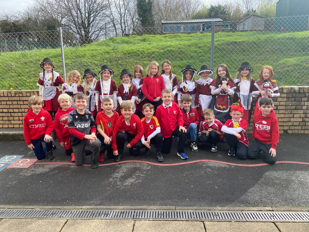 Dydd Gŵyl Dewi Hapus oddi wrth ddisgyblion Blwyddyn 3🌼🏴󠁧󠁢󠁷󠁬󠁳󠁿 #DyddGwylDewiHapus #Blwyddyn3