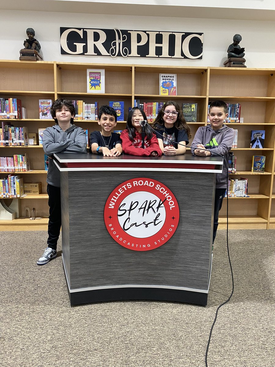 Good morning and Happy Friday from the @WilletsRoadMS SparkCast Broadcasting Studios Crew and advisor @ereale23! Check out that new anchor desk 🎥 @EastWillistonSD #ewlearns