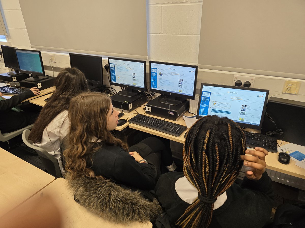 Pictures from the second workshop for the Study Buddy programme.
The students were getting set up on the online system, chose their mentors and then sent their first message to their mentor.
#learningtosucceed #workinghard #studybuddy