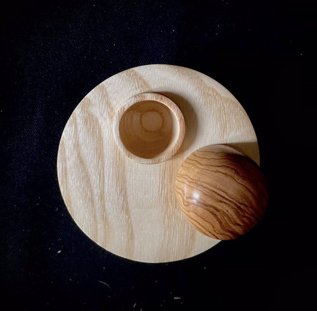 Well, this Jason Breach off centre wobble box was an interesting project. I did this one with an Ash body and Olive Ash lid.