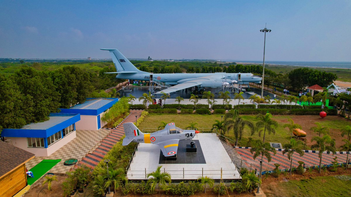 PRO_Vizag's tweet photo. The iconic #IndianNavy's Aircraft #TU142 has found a new home as a museum at #Kakinada.
The museum was inaugurated by Smt Vanga Geetha Viswanath, Hon'ble MP of Kakinada.
Nestled on the beach, this museum marks the third of its kind, joining the ranks of Vizag & Kolkata. https://t.co/xH83zZ2KDz