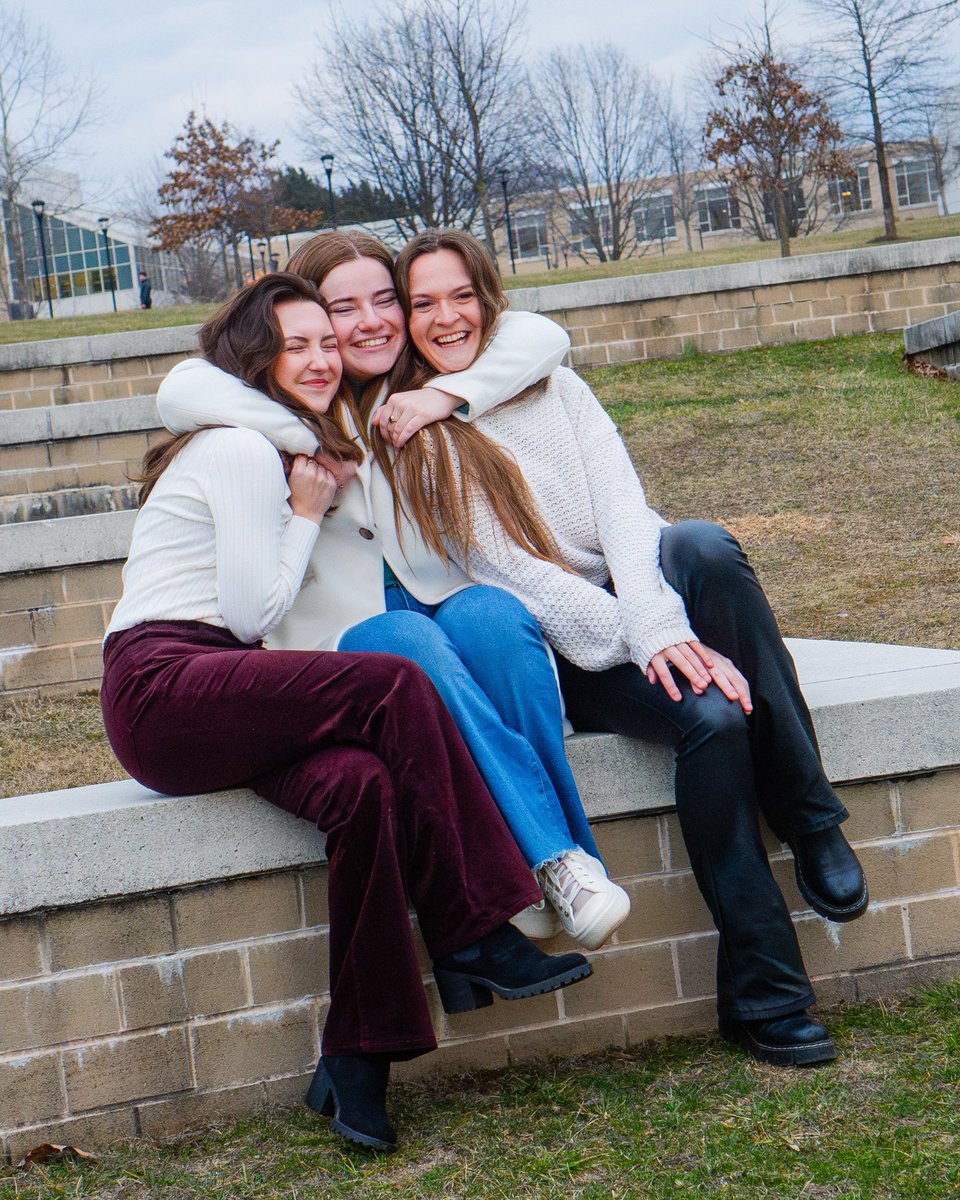 Happy Women’s History Month from JMU student Abby Cannella (featured in these 📸)! (1/4)
