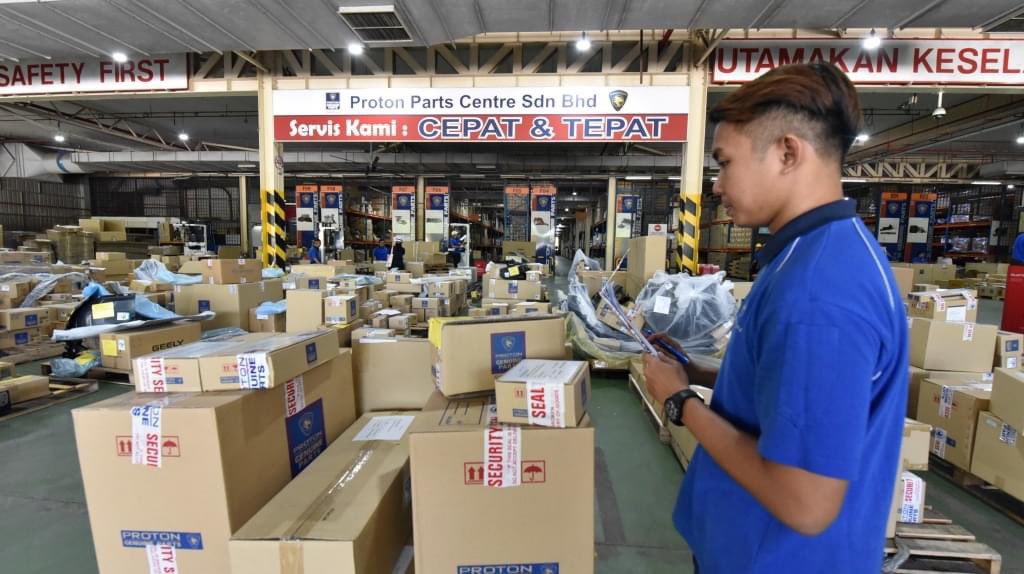 IsskndarAriffin's tweet photo. Mungkin ramai lagi tak tahu...sebenarnya korang boleh 'walk in' ke Proton Parts Centre Sdn Bhd (PPCSB) Hicom-Glenmarie untuk dapatkan alat ganti. https://t.co/XQxqbXU6Us