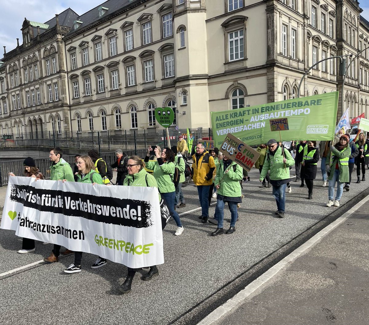 Green Planet Energy eG (@greenplanet_nrg) on Twitter photo Wir waren heute in Hamburg beim #Klimastreik mit <a href="/fff_hamburg/">Fridays for Future Hamburg ⚓️</a> , <a href="/_verdi/">Ver.piss.di</a> , <a href="/greenpeace_de/">Greenpeace e.V.</a> anderen Sympathisant:innen auf der Straße! Eine sozial gerechte #Verkehrswende ist für den Schutz unseres Klimas essentiell. #WirFahrenZusammen Wir waren heute in Hamburg beim #Klimastreik mit <a href="/fff_hamburg/">Fridays for Future Hamburg ⚓️</a> , <a href="/_verdi/">Ver.piss.di</a> , <a href="/greenpeace_de/">Greenpeace e.V.</a> anderen Sympathisant:innen auf der Straße! Eine sozial gerechte #Verkehrswende ist für den Schutz unseres Klimas essentiell. #WirFahrenZusammen