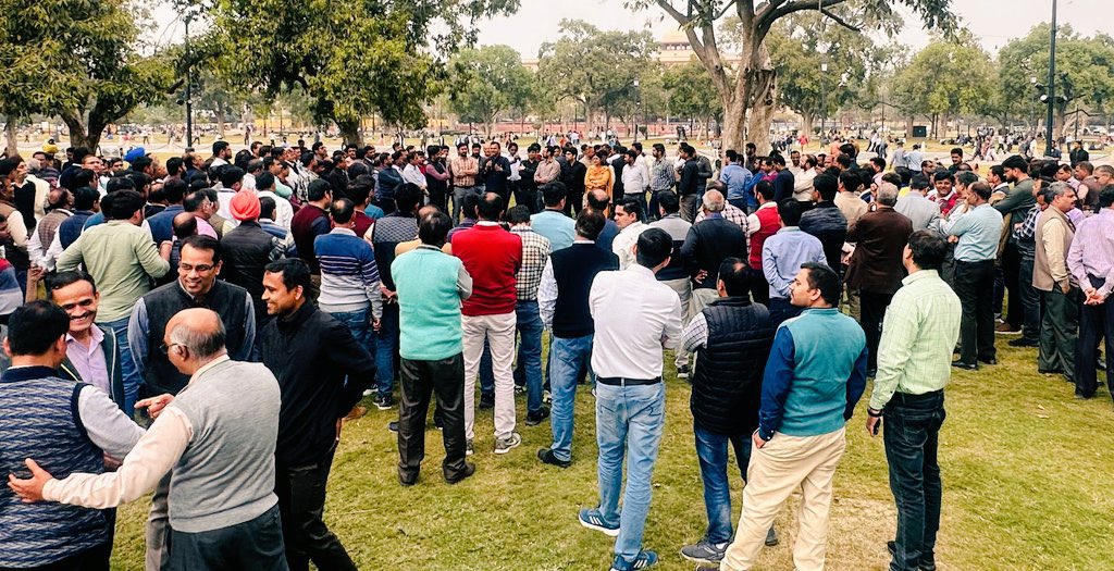 CSS_GOMESH's tweet image. Central Secretariat Service (CSS) officers who are considered as backbone of Central Government are waiting for Cadre Restructering Committee (CRC) Report, which was formed one and half year back. People are distressed and dismayed.
#ExpediteCSSCRC
#Savecss
@CSSforum_