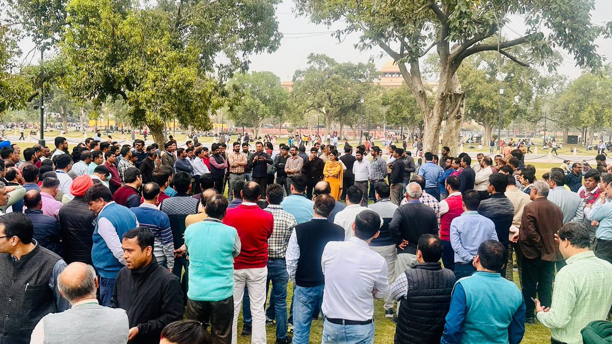 CSS_GOMESH's tweet image. Central Secretariat Service (CSS) officers who are considered as backbone of Central Government are waiting for Cadre Restructering Committee (CRC) Report, which was formed one and half year back. People are distressed and dismayed.
#ExpediteCSSCRC
#Savecss
@CSSforum_