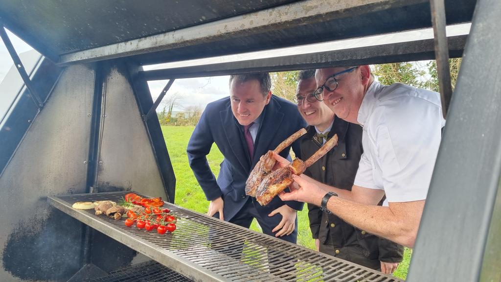 Ministers <a href="/McConalogue/">Charlie McConalogue</a> and <a href="/AndrewMuirNI/">Andrew Muir MLA</a> launch grass fed Irish beef on Weir family farm outside Lifford Co Donegal.