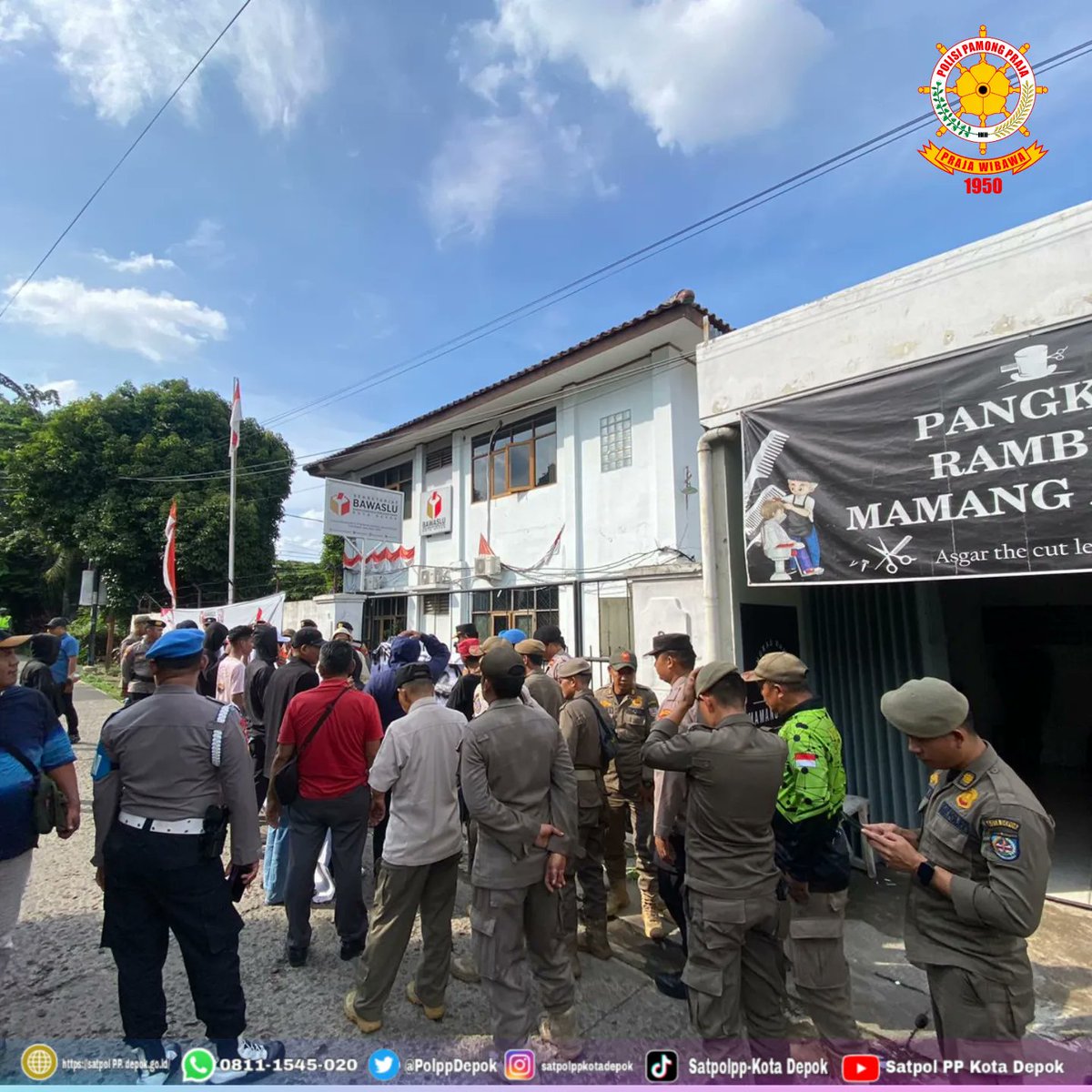 Jum'at, 1 Maret 2024.
Satpol PP kota Depok bersama dengan Polres Metro Depok melakukan pengamanan kegiatan unjuk rasa dari kelompok masyarakat yang mengatasnamakan "Aliansi Mahasiswa Depok" didepan gedung Badan Pengawas Pemilu ( BAWASLU) Kota Depok.