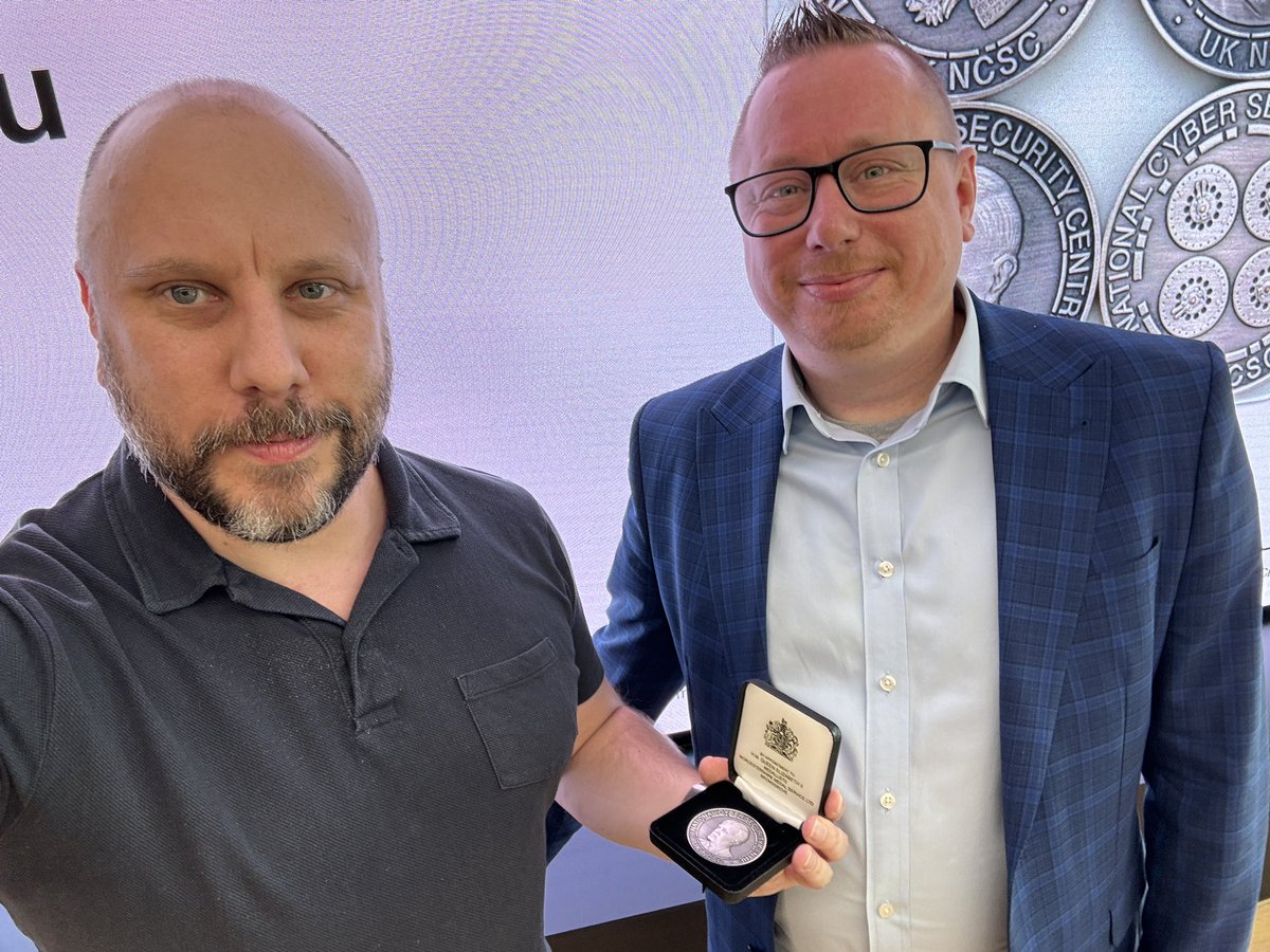 mRr3b00t tweet media