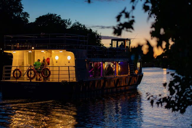 AboutBritain's tweet image. There are lots of fun activities for adults in York - from a scary ghost tour of the old York streets to a much less scary party night on a boat, you'll find something great in our York for adults guide: buff.ly/3TgJu0y #york #yorkuk #thingstodoinyork