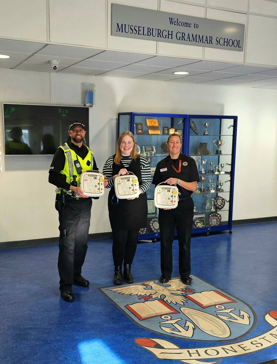 Community officers in East Lothian have launched defibrillator training for high school pupils. In partnership with colleagues from the Scottish Fire and Rescue Service, officers will attend high schools in the area to teach lifesaving skills. More: ow.ly/ARUK50QJS0j