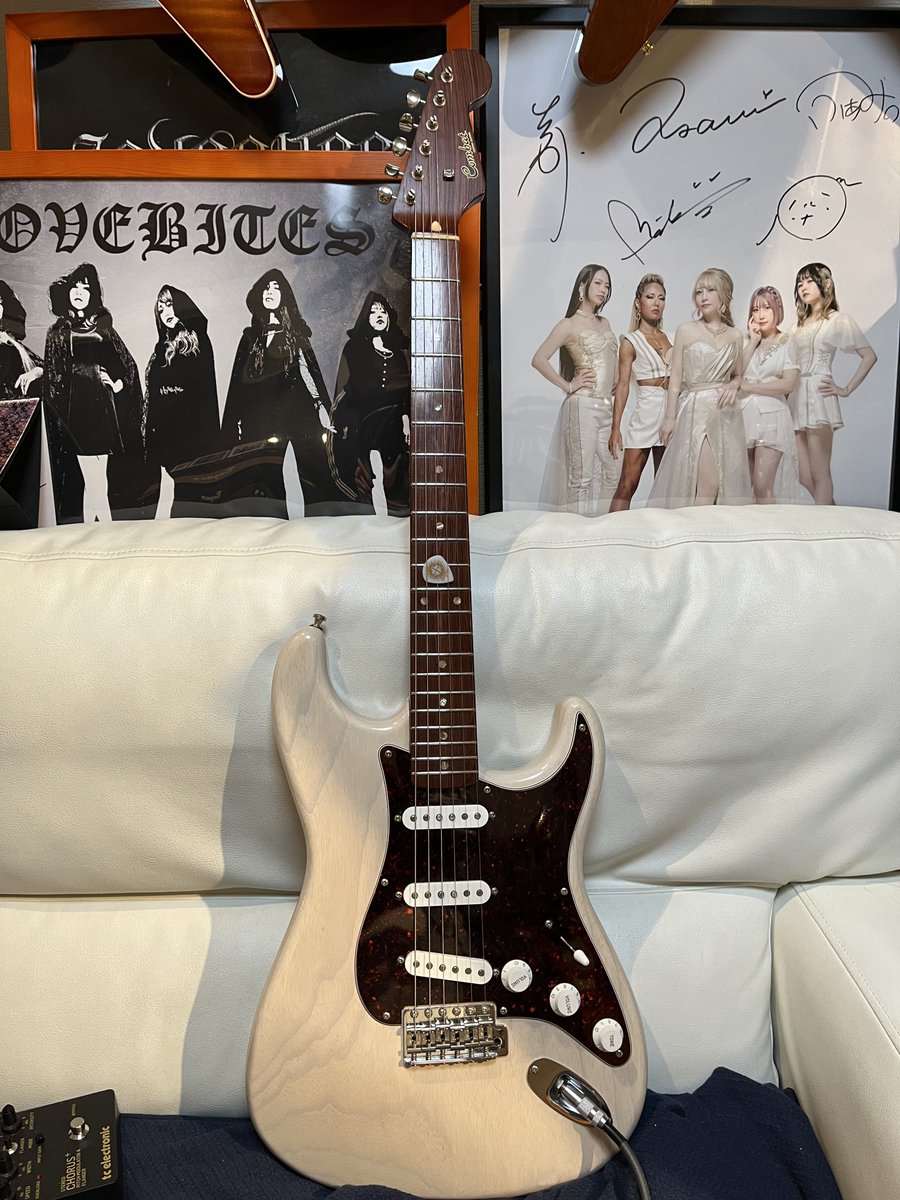 Kisada_Gakki's tweet photo. 本日はLUNASTONEとOrangeのLOVEBITES MIYAKOさんモデルとBOSS BP-1W&DD500,Combat STタイプという白をメインとした機材で音作り♪アンプへクリーンでTOD2 MYKをBP-1Wでブーストしてハードサウンドにしました♪楽しいですよー✨🐺🤘🏻
#MIYAKO #LUNASTONE #Orange #Boss #BP1W #DD500 #Combat #木定楽器店 https://t.co/dGddODYywF