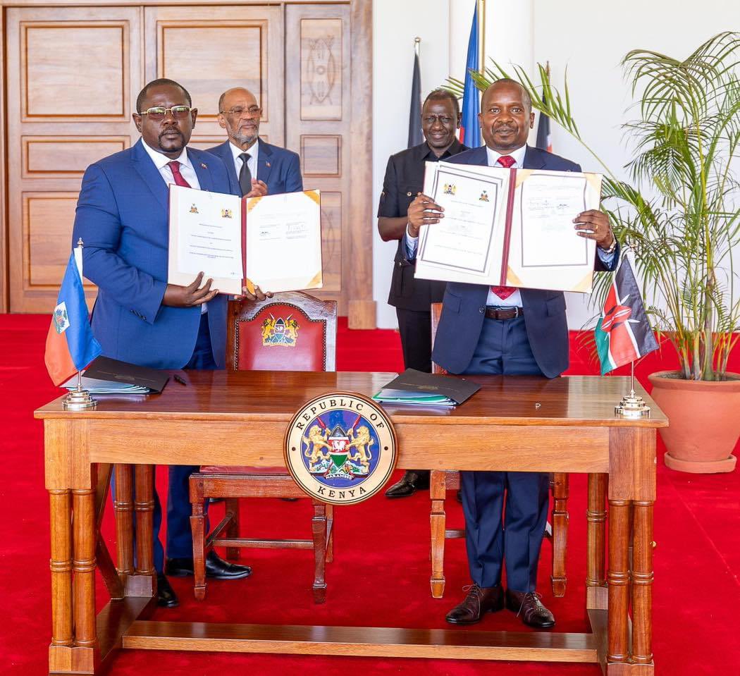 avokapepla's tweet photo. Le Secteur Démocratique et Populaire(SDP) salue la signature ce Vendredi de l’accord pour le déploiement des policiers Kényans en Haïti dans le cadre de la force Multinationale de soutien à la Police Nationale d’Haiti.Cette étape cruciale était indispensable pour satisfaire à la volonté  de la Cour Suprême du Kenya. Le SDP adresse ses sympathies les plus sincères à toutes les victimes des actes de violence et de barbarie perpétrés et revendiqués ce Jeudi 29 Février 2024,par des chefs de Gang bien connus,dans la grande zone Métropolitaine de Port-au-Prince.Le SDP pense spécialement aux familles des Policiers assassinés au moment de l’attaque criminelle conte le Sous- Commissariat de Bon Repos.Ces actes criminels traduisent encore une fois l’urgence et la nécessité du déploiement de la Force internationale en Haïti. La Position du SDP est sans ambiguïté: On  ne peut pas faire face aux Gangs sans une force internationale. Nap tann fòs la!
