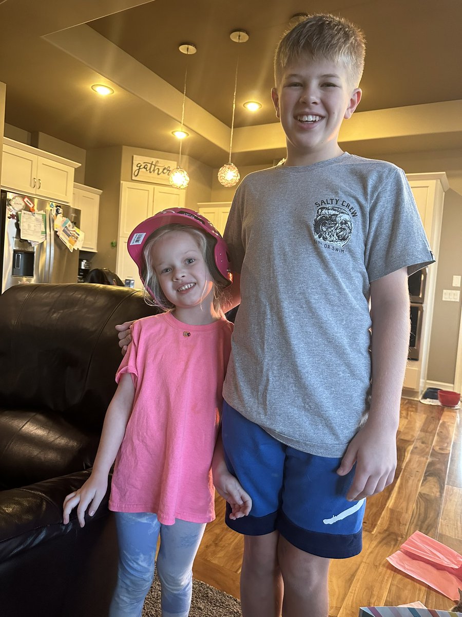 louloularue2's tweet photo. IZZY IS FIVE TODAY 🎉🥳

Happy Birthday to our baseball loving girl! 

#happybirthday #thisis5 https://t.co/ron1iAyqa3