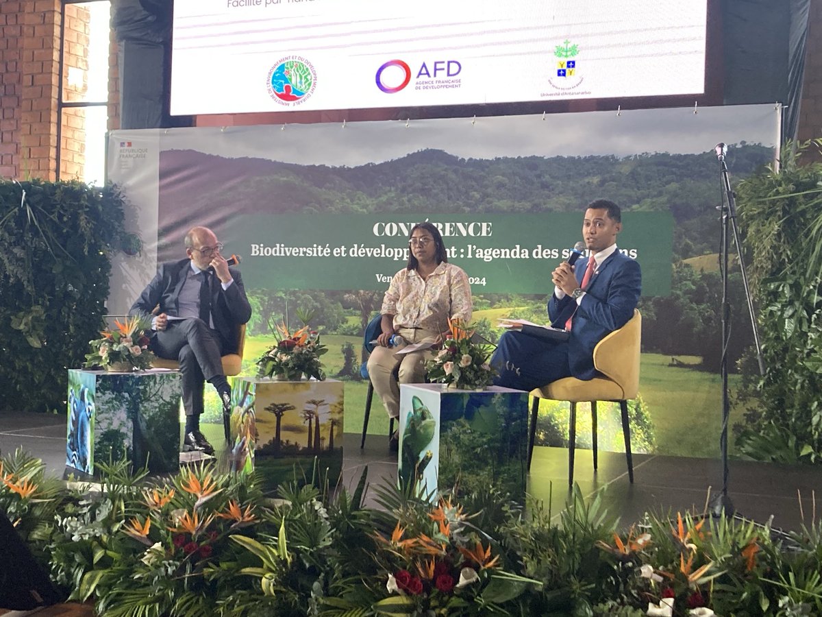 YvesGuicquero's tweet image. Conférence sur biodiversité et développement - l’agenda des solutions. Discussion entre ⁦@RiouxRemy⁩ DG ⁦@AFD_France⁩ et ⁦@FontaineMax9⁩ Ministre de l’environnement à #Madagascar.