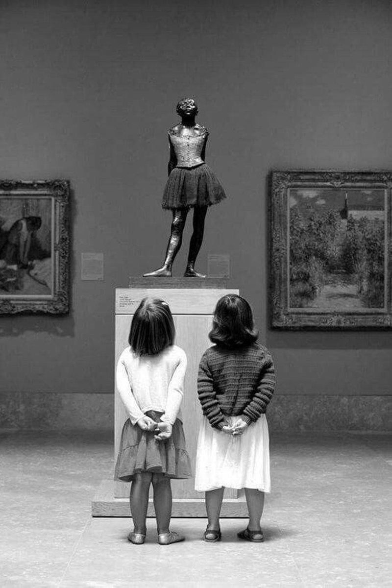 Paolo1264's tweet photo. Tom Killy. Children at the Norton Simon Museum in Pasadena, USA, viewing Edgar Degas' 'Little Dancer', 1988. https://t.co/QEYNwHg1K7