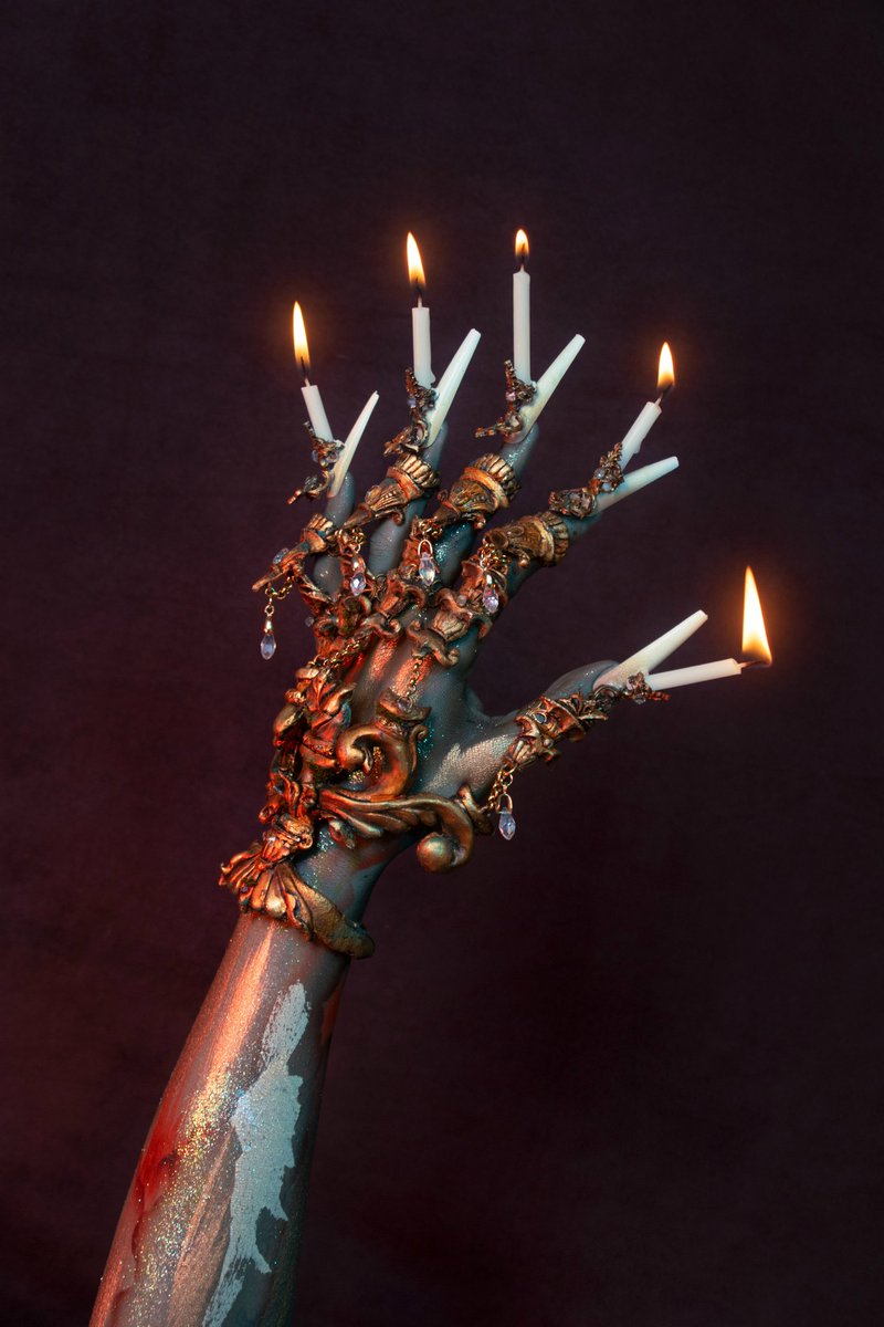 𝖑𝖚𝖒𝖎𝖊𝖗𝖊 𝖜𝖍𝖔?🕯️ AHHHHH I'm thrilled to share my latest creation. I got this random idea of creating a candle holder with the hands actually being the candle holder haha. Now available. linktr.ee/candymakeupart… #fashionstatement #lumiere #fantasy #fashion