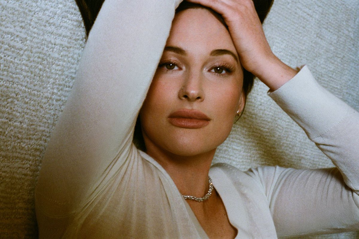 TheCut's tweet photo. “I don’t regret living and loving as hard as I do. Whenever I’m in a relationship, I’m all fucking in. I think that hesitancy breeds hesitancy, and if you go in with something with one foot, it’s going to fail.”

Photos by Diana Louise Bartlett

https://t.co/qAYpad0ZNO https://t.co/zCa16Mn5Du