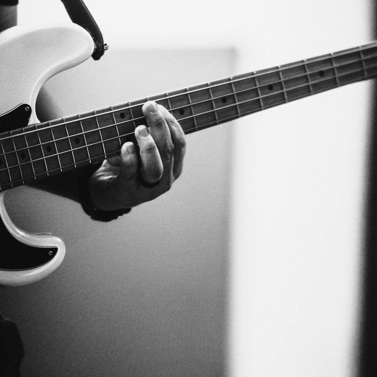 Voy así tras de ti
Como ave contra el viento
Sin remordimiento
Así yo nací 
Amándote

▶️ youtube.com/@RevoluzionEst… 
🎶 revoestereo.com