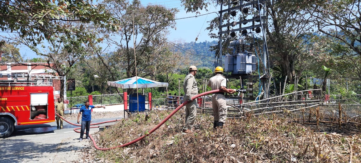 FireService_ANP's tweet photo. On 01.03.2024, Fire Fighters of #FSMayabunder swung into action on receipt of information about fire broke out in a Transformer near DC (N&MA) office and dozed the same promptly.
Co2 and Spray of water was applied and saved the property. https://t.co/AnR2aa6NOn