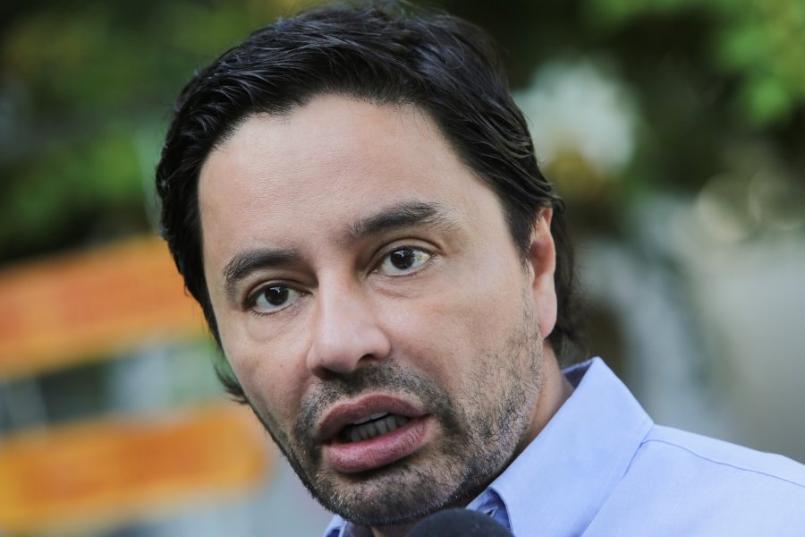 luviur22's tweet photo. Demolió 2casitas y de nada sirvió.
Formó "escuadrón antidelincuencia" y de nada sirvió.
Critica a medio mundo y vive en la tele.Tiene a su comuna en malas condiciones y con un déficit económico descomunal.
Es misógino,altanero,mitómano y vivaracho. Goza de impunidad.
#NoMásCarter https://t.co/cV0p7TdIp2