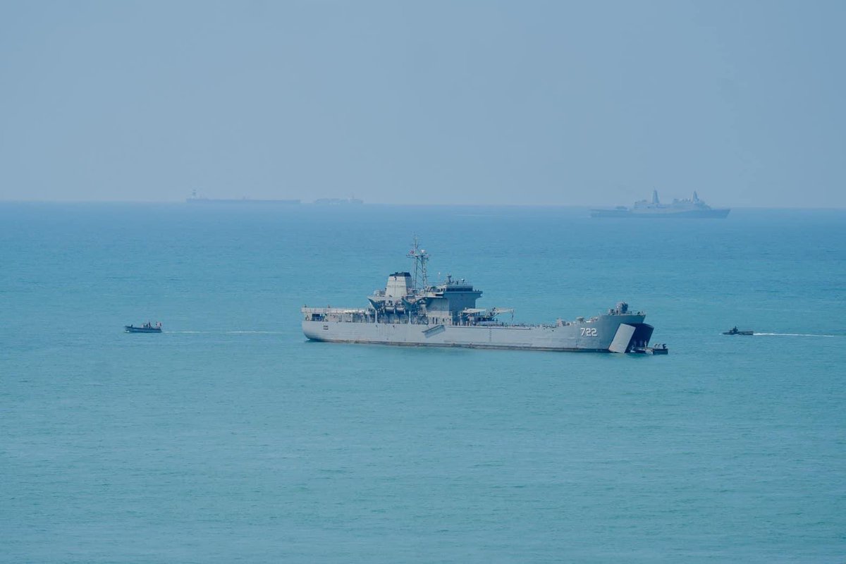 Royal Thai Navy Sichang-class medium landing ship HTMS Surin (LST-722) in exercises with USS Somerset (LPD 25) off of Sattahip, Thailand - March 1, 2024 #htmssurin #lst722 #usssomerset #lpd25 

SRC: FB- Royal Thai Navy