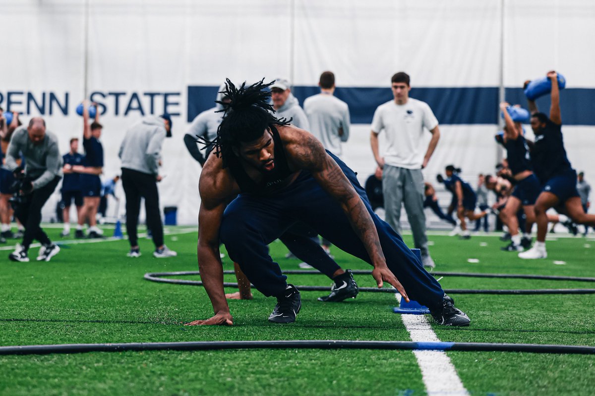Winter workout #8 #younghunters competitor of the day is <a href="/Mill12k/">Jameial Lyons</a>