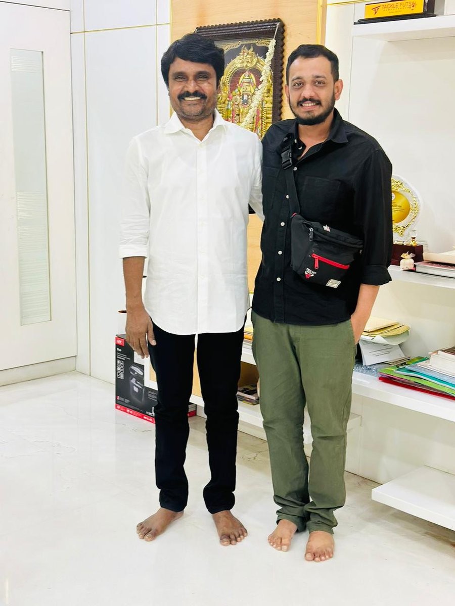 The Hype is Real💥 The Captain of #ManjummelBoys @__chidambaram__ Met Visionary Producer @gopuramfilms #GNAnbuchezhian 🔥