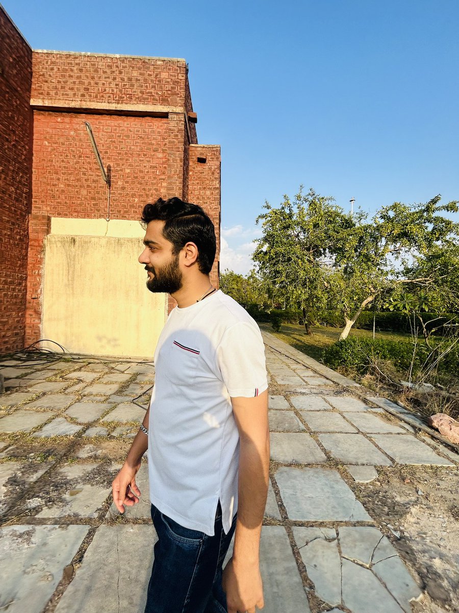 ajit_shukla_'s tweet photo. मेरे जीवन में, ये शाम आई है
मुहब्बत वाले, ज़माने लिये, चला जाता हूँ... https://t.co/cta6uBfufn