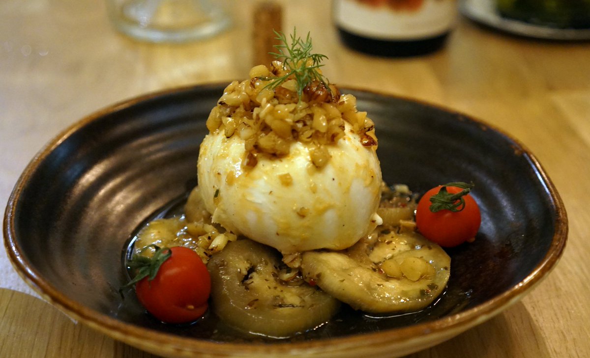 Vinos naturales 🍷 + picoteo 🍽️
Muy interesante la nueva propuesta en Gijón de: empachate.com/cadejo-winebar