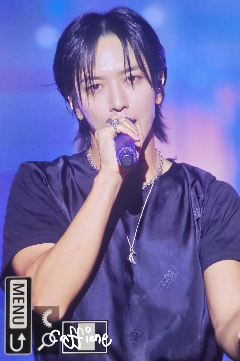 Caffeine0622's tweet photo. 240301 YOUR CITY IN SEOUL DAY 1 프리뷰 
복근ㅠㅠㅠㅠ

#정용화 #YONGHWA
#CNBLUE #씨엔블루
@JYHeffect https://t.co/qaWfrNV98k