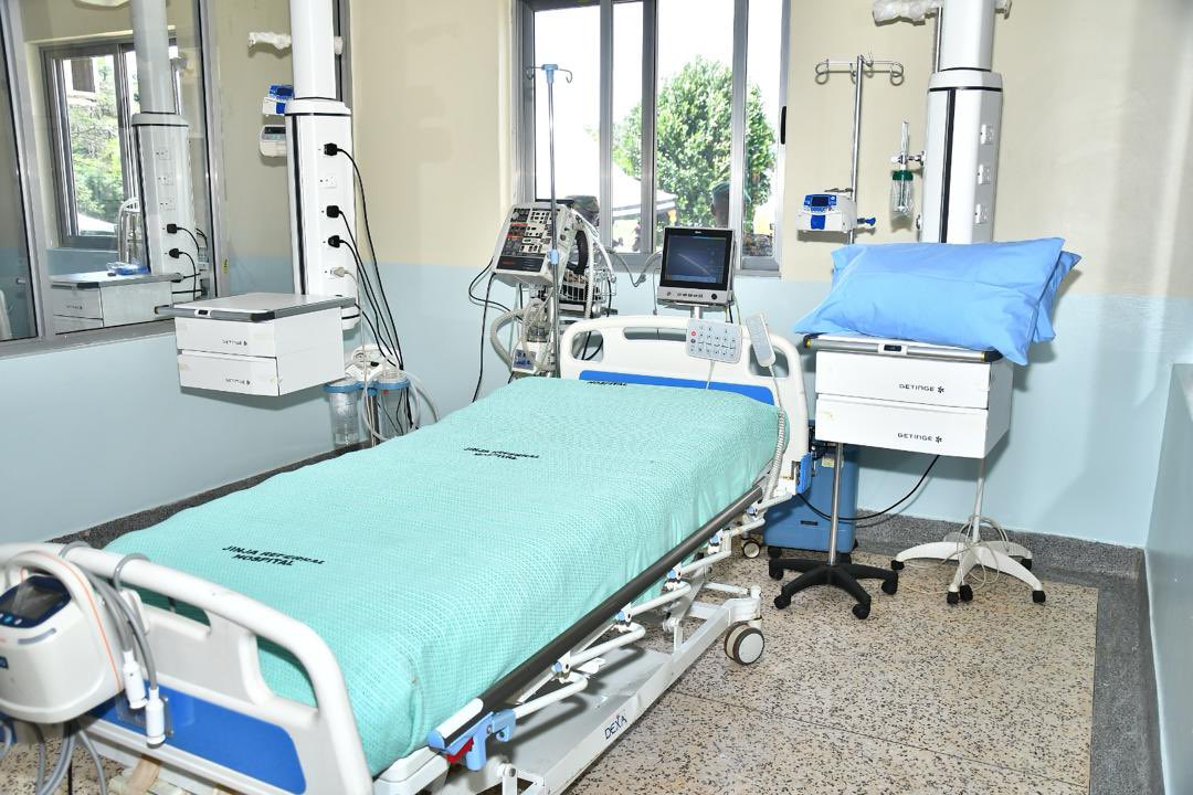 The Minister in charge of Presidency, Hon. @millybabalanda has commissioned the renovated and extended 17-bed capacity Intensive Care Unit at Jinja Regional Refferal Hospital. The works were undertaken by UPDF Engineers Brigade and supervised by Health Infrastructure Department