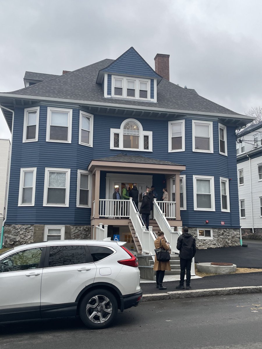 You are looking at the recently completed William E. McGonagle Recovery House - 15 affordable apts with critical services. ⁦@Liz4AB⁩ ⁦@allbrightcdc⁩ ⁦⁦@BostonNeighbor⁩ ⁦@BHA_Boston⁩ share this day w/ Billy’s incredible family. ❤️❤️