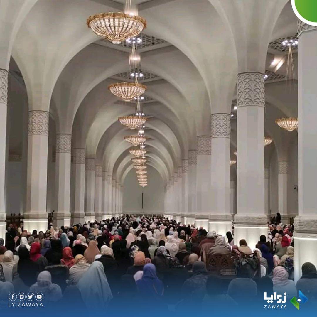 الجزائريون يتوافدون على جامع 'الجزائر الأعظم' ثالث أكبر مسجد في العالم لأداء أول صلاة جمعة فيه، بعد افتتاحه رسميا ليلة النصف من شعبان، من قبل الرئيس عبدالمجيد تبون.

#زوايا #ليبيا
