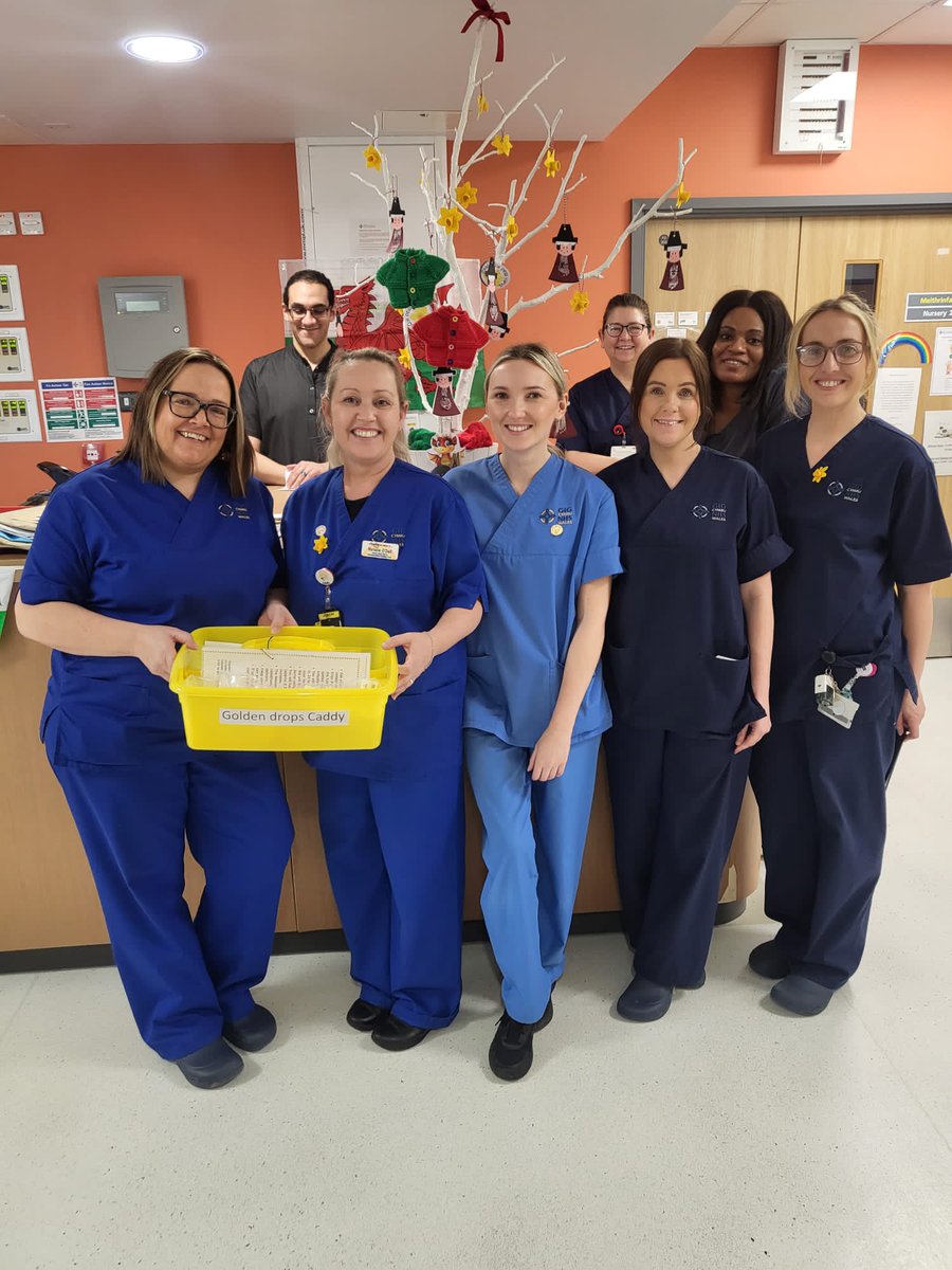 Celebrating the Re launch of Golden drops in the Neonatal unit @CwmTafMorgannwg . Thank you to all Neonatal staff for engaging in ensuring babies admitted to the Neonatal unit receives 'doses of colostrum to give the best start' #goldendrops