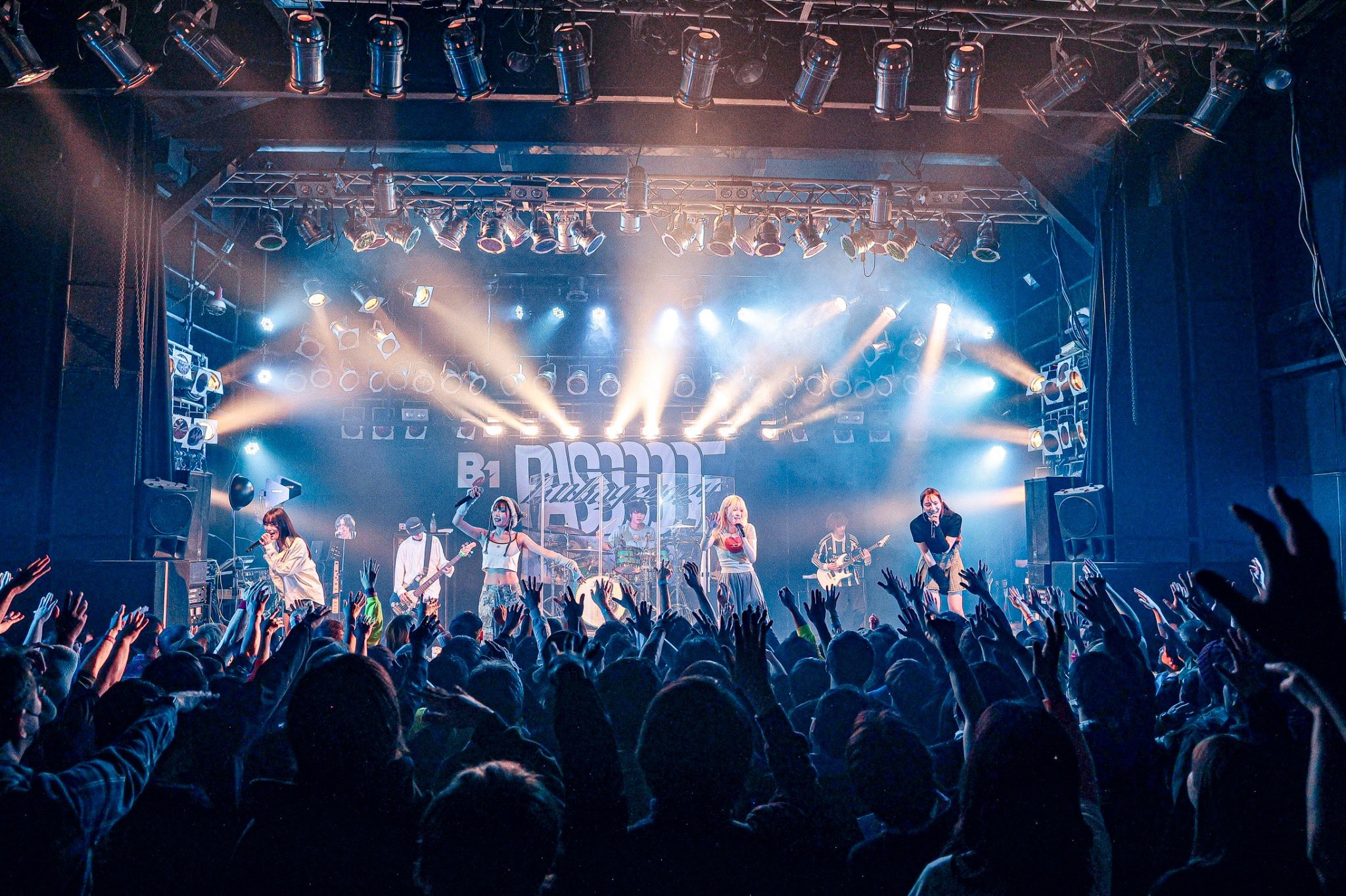 GHlxSqJbAAAth9X?format=jpg&name=large