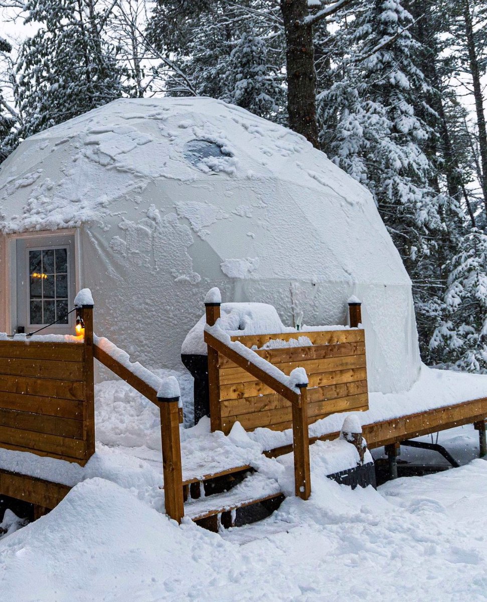 Cozy nights in your own cozy igloo at Tidal Retreat Glamping in Canada. 24'/7 m glamping dome #dome #glamping #igloo #iglooglamping #geodesicdome #pacificdomes