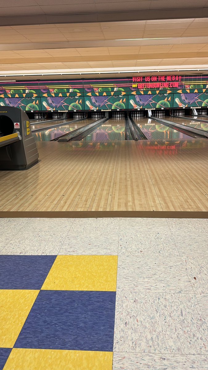 Good morning from Beaver-Vu Bowl! Practice should be starting shortly, Michael is ready!! Good luck to all bowlers, 4 teams, 4 individuals move on to state

#OneMission 
<a href="/TheEdgeAthletic/">TheEdge_Athletics</a> <a href="/SWBLSPORTS/">Southwestern Buckeye League</a> <a href="/CincyBowling/">Cincy Bowling</a> @BCHSSReport <a href="/SWOSportsDaily/">Southwest Ohio Sports Daily</a>