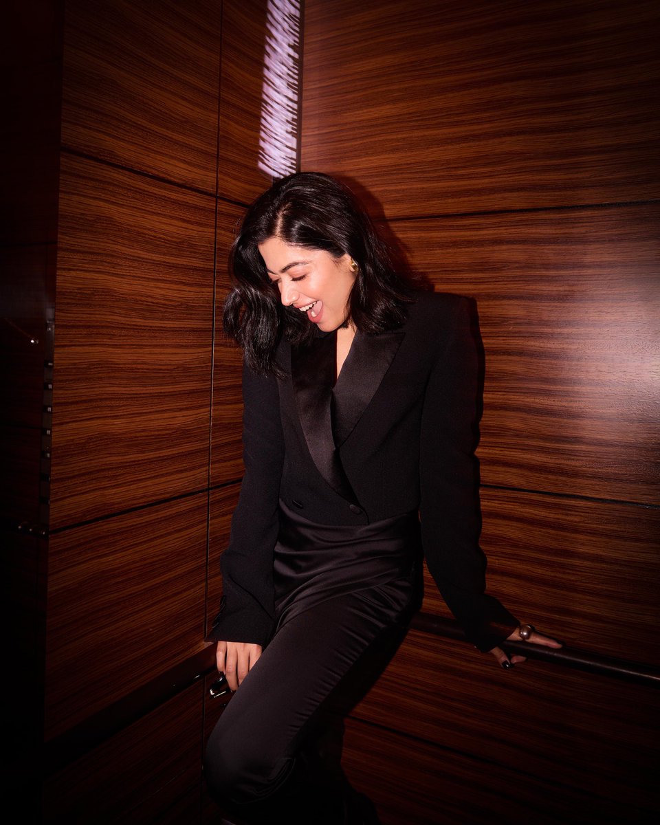 She wrote love with her smile and magic with her eyes.

Magical Smile of <a href="/iamRashmika/">Rashmika Mandanna</a>
✨
#RashmikaMandanna #Rashmika