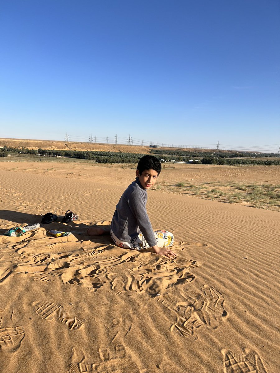 ابني عبدالله احد ابطال التوحد 

ويبدوا ان محبة الكثبان الرملية وراثة فهي من أفضل الفعاليات عنده