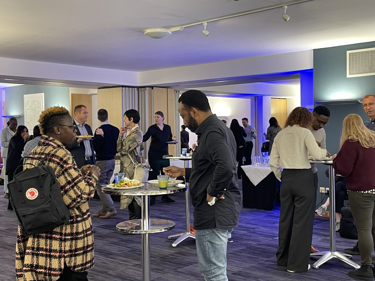 We had a fantastic first half of our Genomics Showcase and it was great to see so many local colleagues networking over lunch 🧬