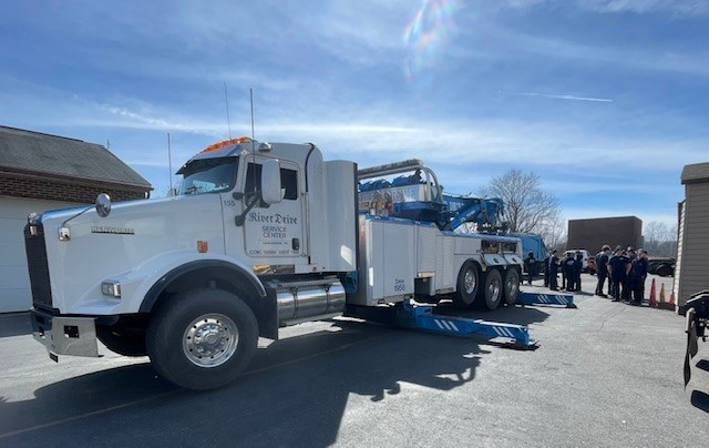 CPACTC's tweet photo. #dieseltechnology #demonstrations with guest speaker James Ellerman of River Drive Service Center. Showing @cpactc students the lifting capabilities of a wrecker using one of our semis from the program. #opportunitiesunlimited #malawskey #march2024 https://t.co/Z3kYPTq7v5