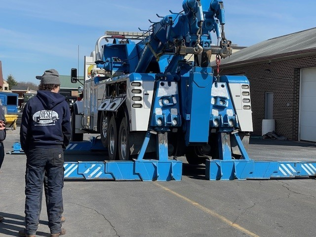 CPACTC's tweet photo. #dieseltechnology #demonstrations with guest speaker James Ellerman of River Drive Service Center. Showing @cpactc students the lifting capabilities of a wrecker using one of our semis from the program. #opportunitiesunlimited #malawskey #march2024 https://t.co/Z3kYPTq7v5
