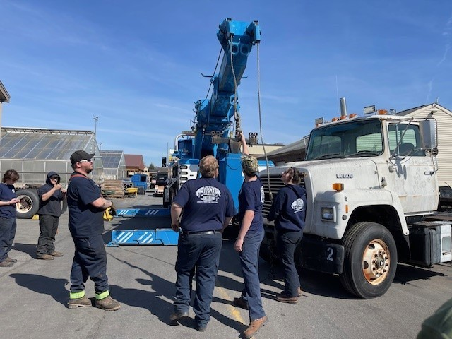 CPACTC's tweet photo. #dieseltechnology #demonstrations with guest speaker James Ellerman of River Drive Service Center. Showing @cpactc students the lifting capabilities of a wrecker using one of our semis from the program. #opportunitiesunlimited #malawskey #march2024 https://t.co/Z3kYPTq7v5