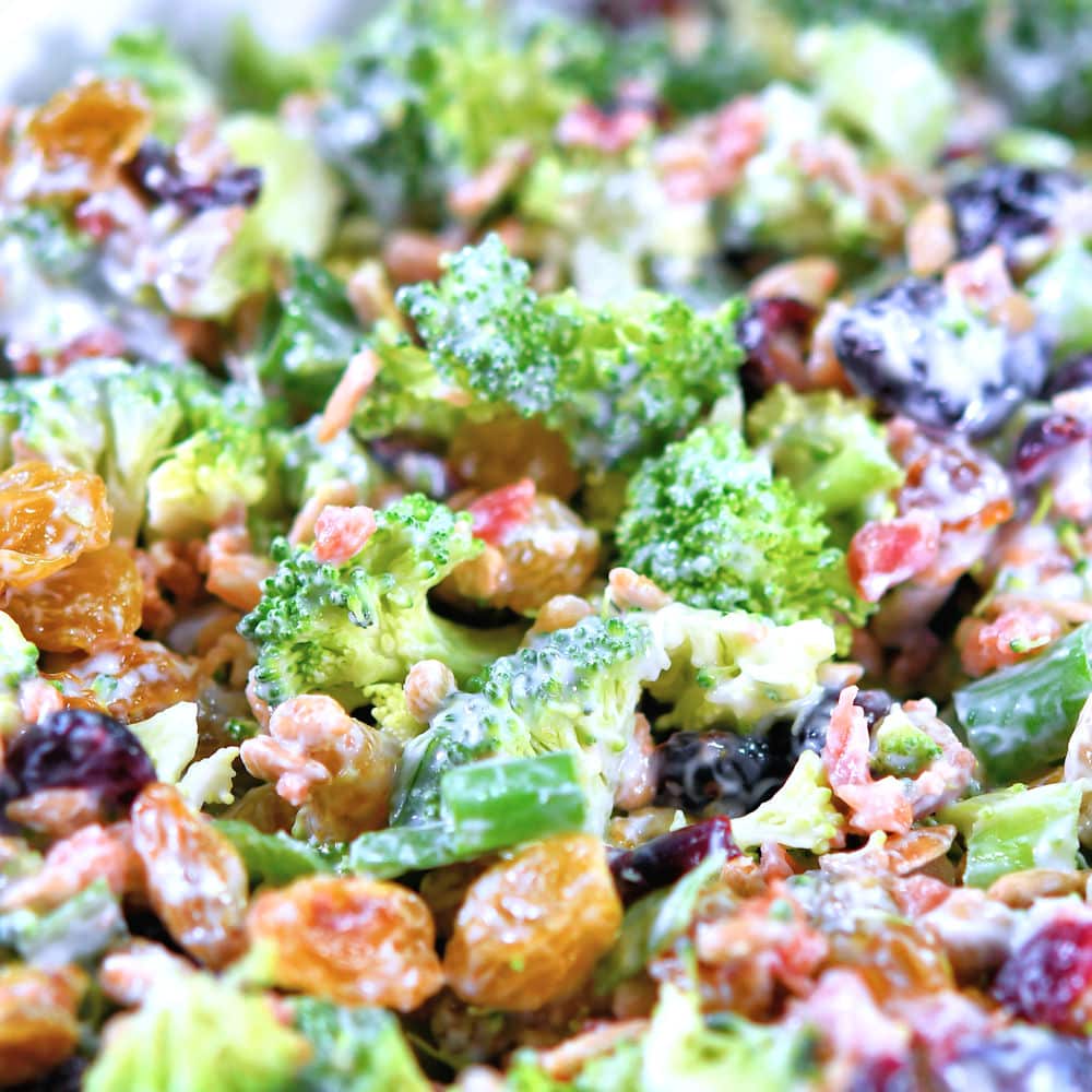 Looking for a crowd-pleaser for your summer events? Try the creamy broccoli bacon cranberry salad! It's a sweet and crunchy delight that everyone will love. 🌞🥗 #PotluckFavorites #recipe 24bite.com/creamy-broccol…