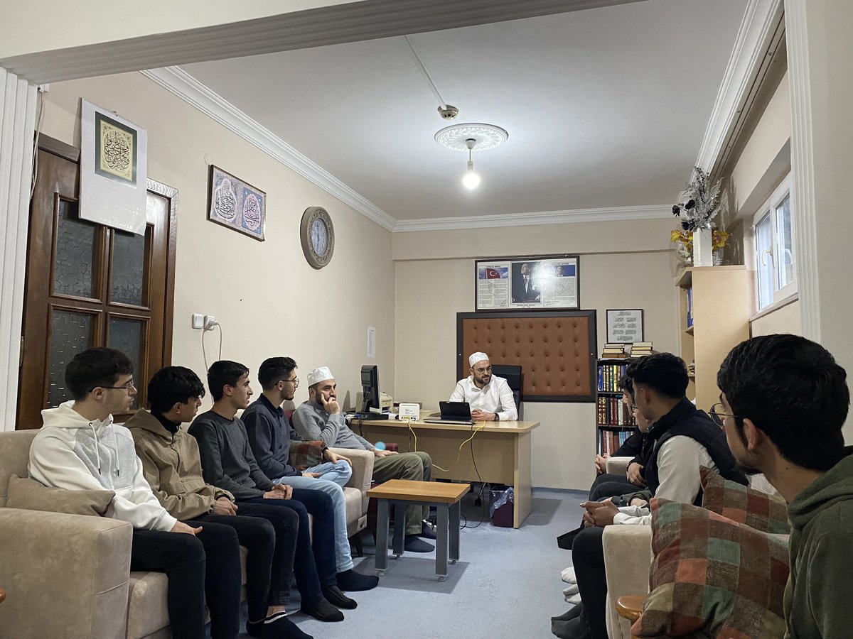 Hicret Kur’an Kursunda “Maksûd”kitabını ikmal eden öğrenciler, evvelinde yazılı sınav, akabinde de Muhterem Dr. Seyit Badır hocamızın sözlü sınavına girdiler. 
Rabbim yeni kitaba başlangıç yapacak öğrencilere ilim yolunda muvaffakiyetler ihsan eylesin.